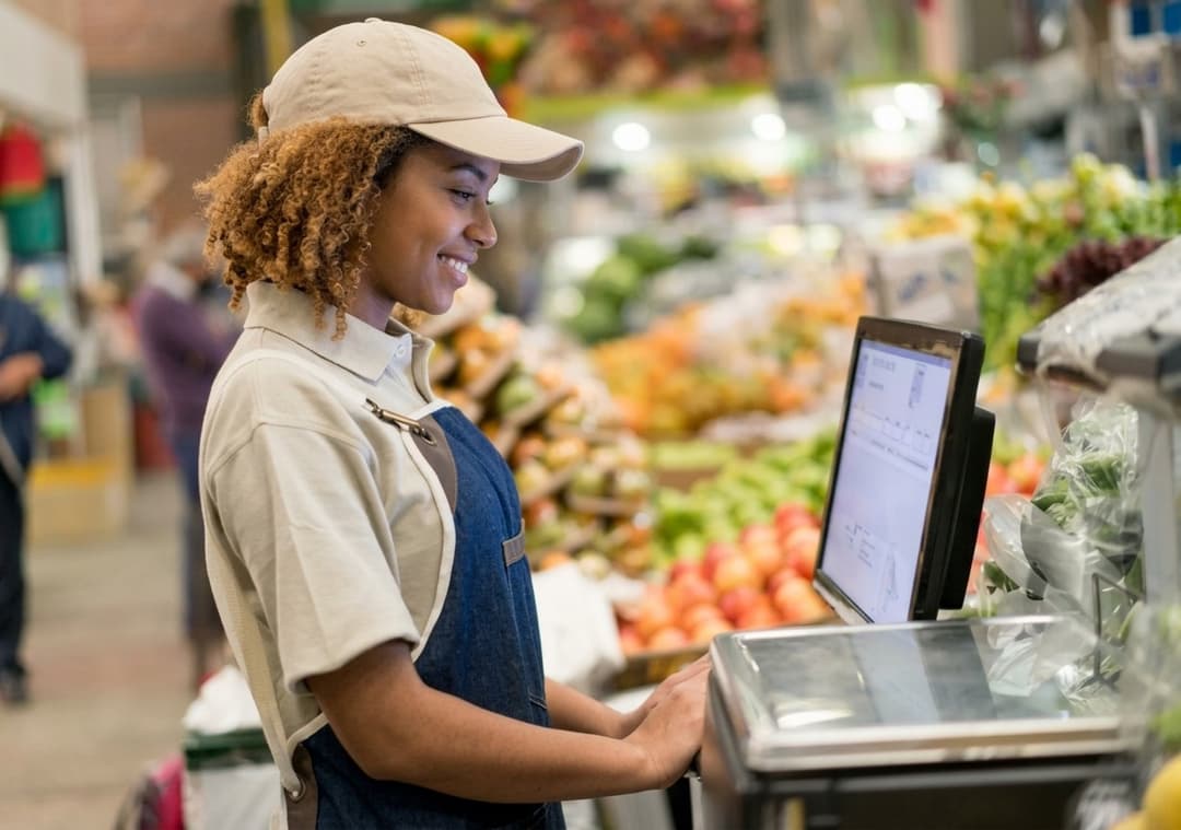 Sistema de RH para Varejo: Como a Tecnologia Reduz o Turnover e Atende à NR-1
